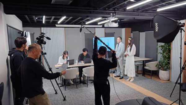 【当社会議室でYouTube撮影が行われました！】